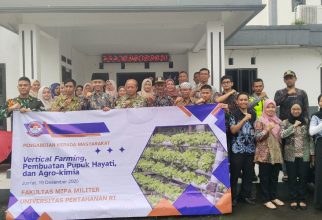 FAKULTAS MIPA MILITER UNHAN RI GELAR PENGABDIAN KEPADA MASYARAKAT DI DESA TANGKIL BOGOR DENGAN TEMA VERTICAL FARMING, PUPUK HAYATI, DAN AGROKIMIA